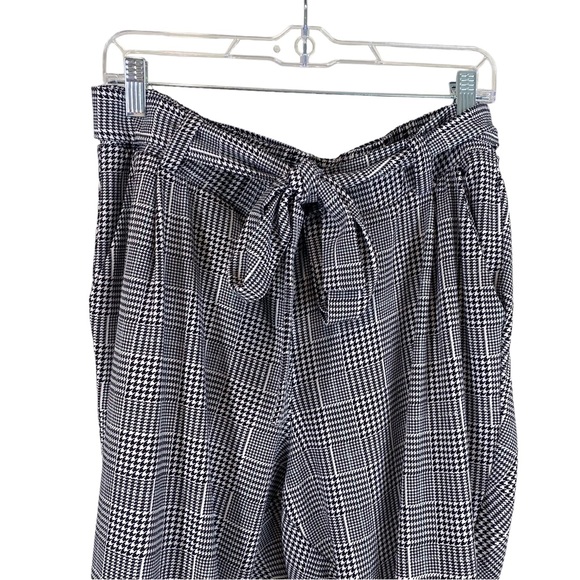 Torrid Self-Tie Taper Paper Bag Waist Black and White Houndstooth Pants - Picture 3 of 8